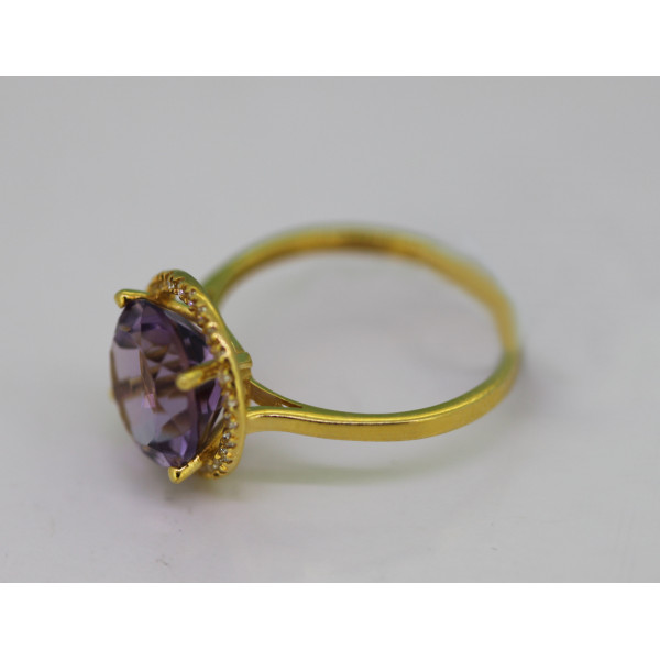 Bague or jaune 18 carats et améthyste violette et diamant