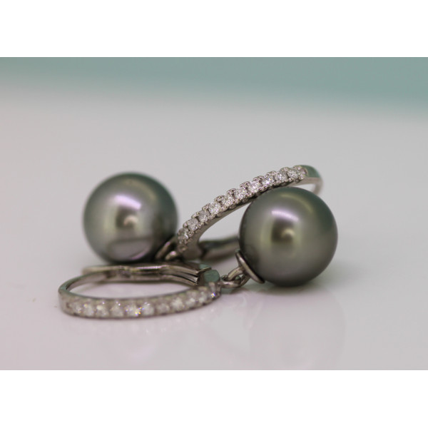 Boucles d'oreilles diamant 0,22 carat, perle de Tahiti 8/9 mm et or 18 carats