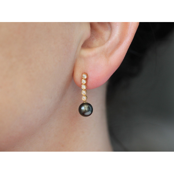 Boucles d'oreilles diamant 0,30 carat, perle de Tahiti 8/9 mm et or 18 carat