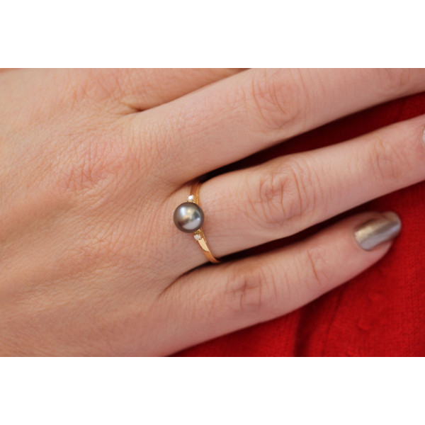 Bague or 18 carats, diamant 0,020 carat et perle de Tahiti 7/8 mm
