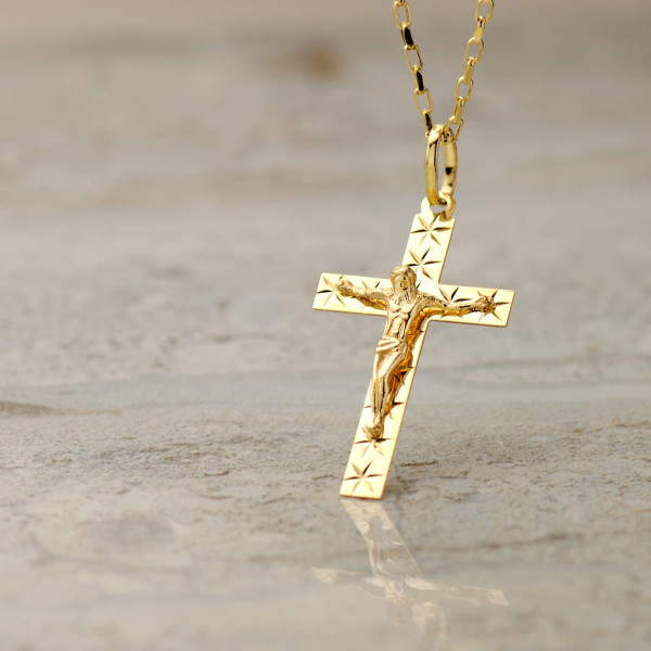 Pendentif croix et Christ en or jaune 18 carats