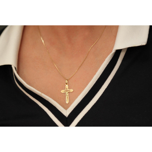 Pendentif croix et Christ en or jaune 18 carats