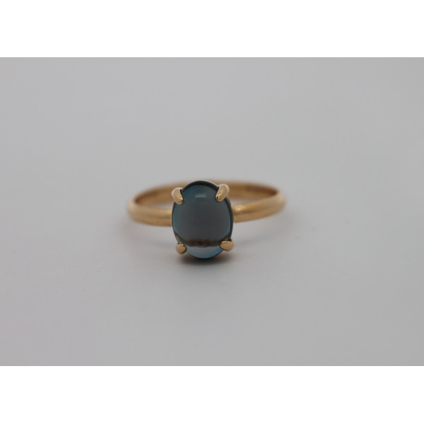 Bague or jaune 18 carats et topaze London blue 9 x 7 mm