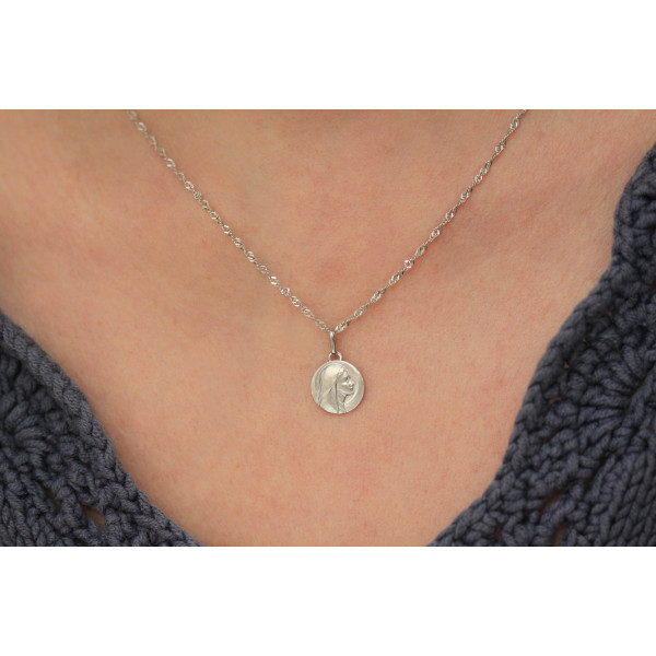 Pendentif "vierge" en or 18 carats