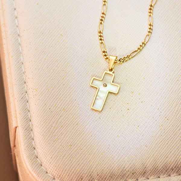 Pendentif croix en or jaune 18 carats, nacre et zirconium