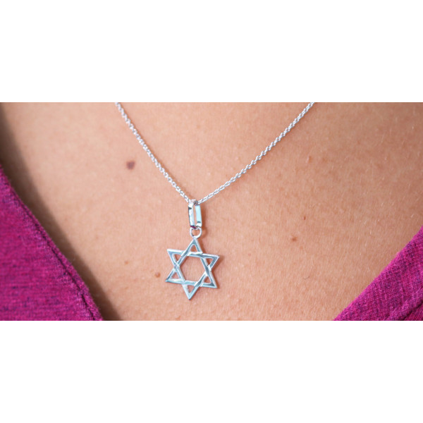 Pendentif "étoile de David" en or blanc 18 carats