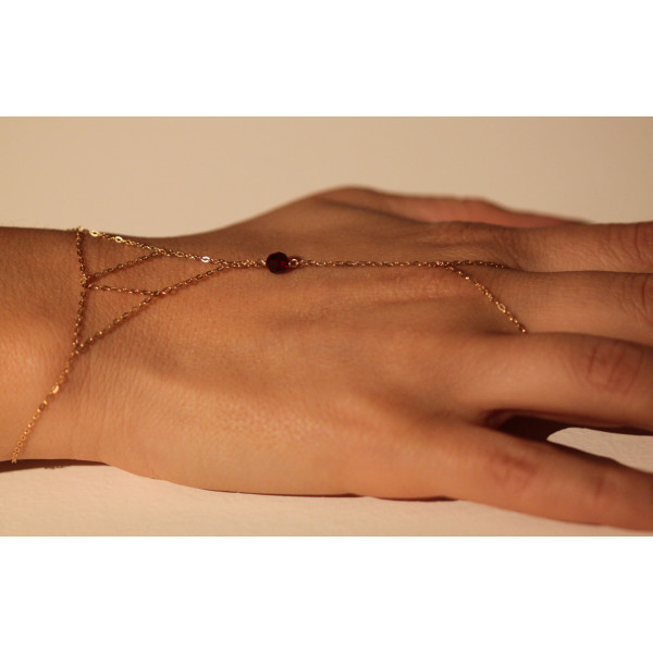 Chaine de main or 18 carats  "grenat" pour femmes