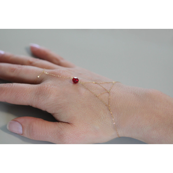 Chaine de main or jaune 18 carats "grenat rouge"