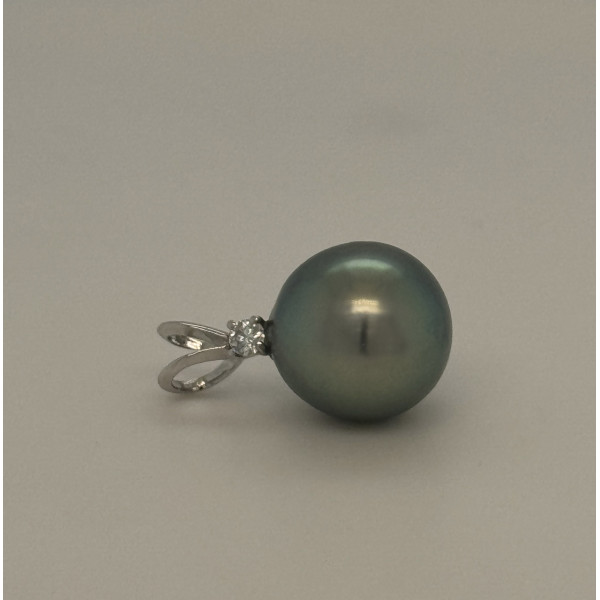 Pendentif or 18 carats et perle de Tahiti ronde 8/9 mm et diamant 0,030 carat