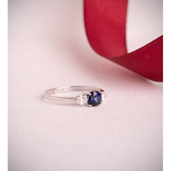 Bague diamant de synthèse 0,29 carat, saphir et or 18 carats