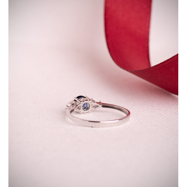 Bague diamant de synthèse 0,29 carat, saphir et or 18 carats