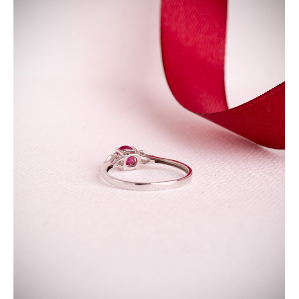 Bague diamant de synthèse 0,29 carat, rubis et or 18 carats