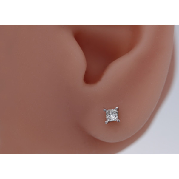 Boucle d'oreille diamant 0,15 carat et or blanc 18 carats pour homme