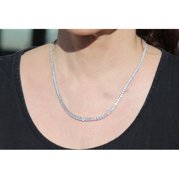 Collier diamant de synthèse 11,96 carat et or blanc 750/1000