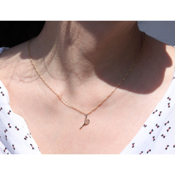 Pendentif or 9 carats "raquette de tennis"