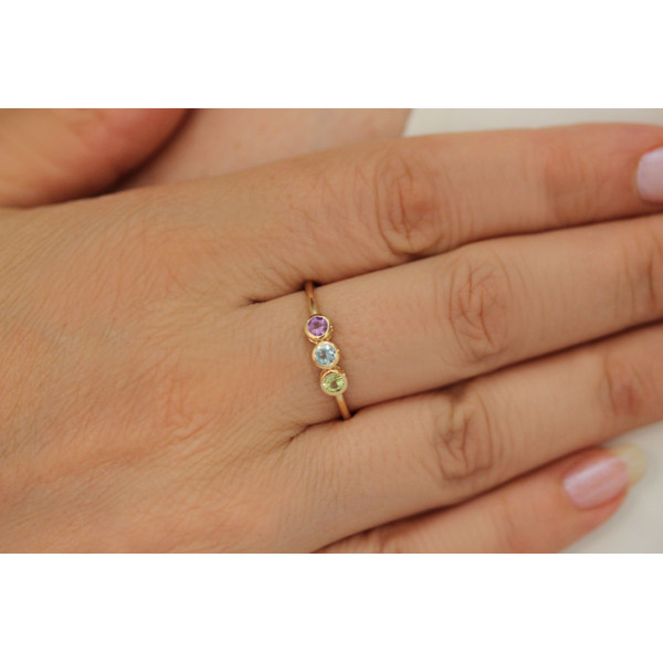 Bague or jaune 750/1000, améthyste, topaze et péridot