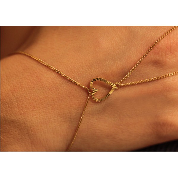 Chaine de main or 18 carats  "grand cœur strié" pour femmes