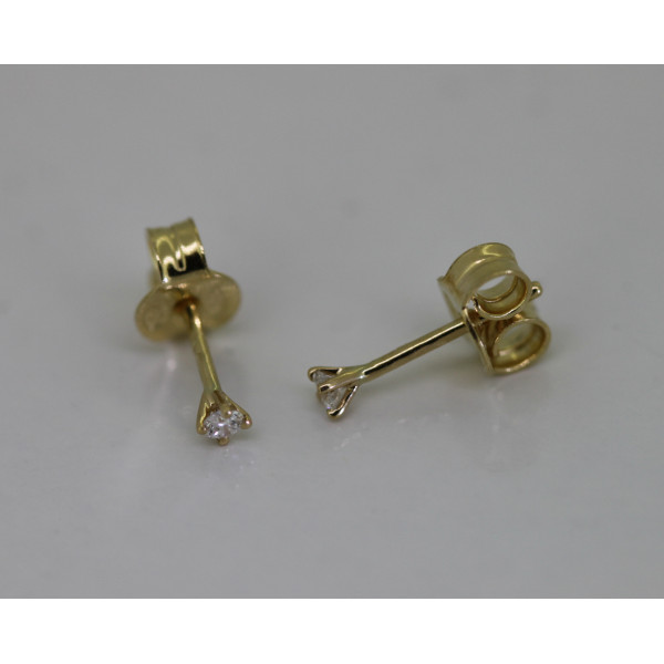 puces d'oreilles en or jaune 18 carats et diamant 0,06 carats pour femme