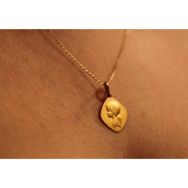 médaille ange en losange en or 18 carats
