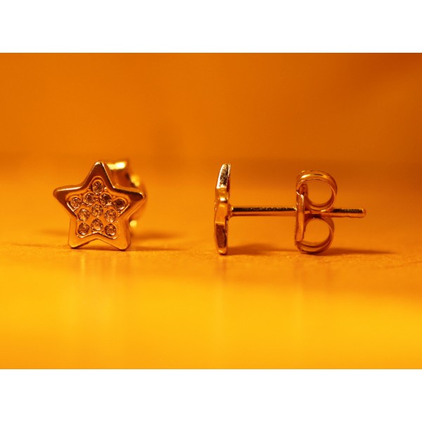 Clous d'oreilles en or jaune 18 carats étoiles et zirconium pour filles.