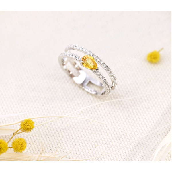 Bague Garden Party en or blanc 18 carats et diamants 0,28 carat et saphir jaune 0,55 carat