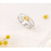 Bague Garden Party en or blanc 18 carats et diamants 0,28 carat et saphir jaune 0,55 carat