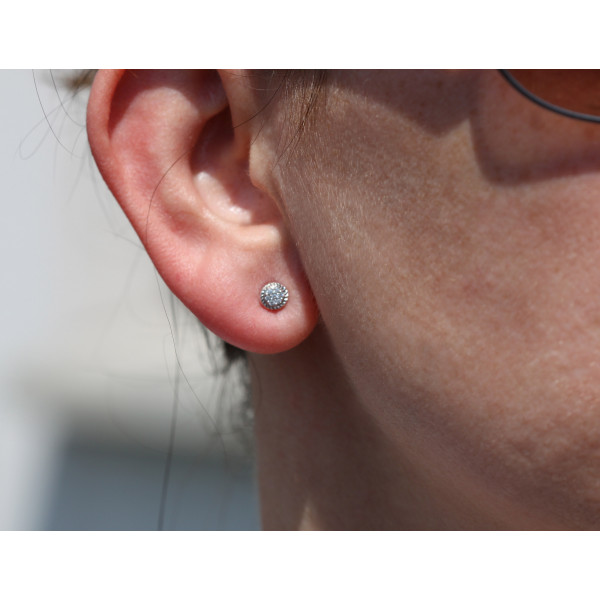 Puces d'oreilles or 18 carats cœur et diamant 0,07 carat