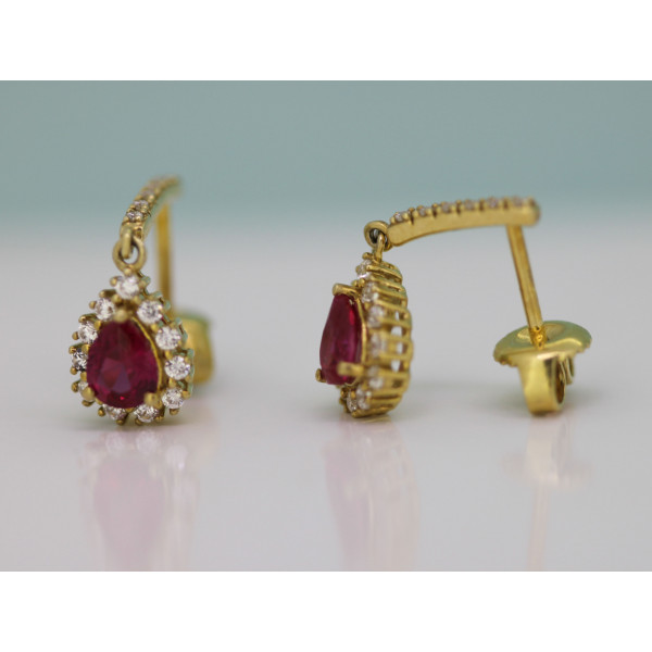 Boucles d'oreilles or jaune 18 carats, rubis 0,66 carat et diamant 0,29 carat